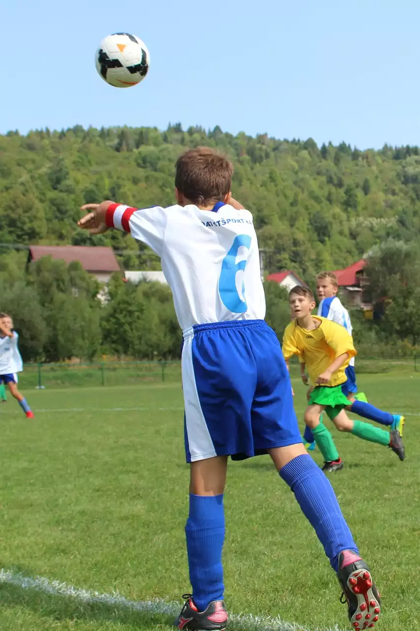 איך לזרוק ביישן ביעילות בכדורגל