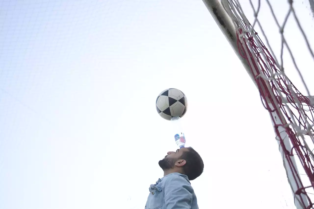 Hoe u uw kopvaardigheden in het voetbal kunt verbeteren