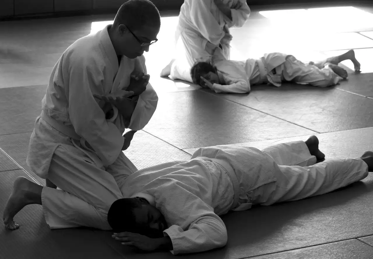 A arte do controle: usando bloqueios de articulações de jiu-jítsu para se defender