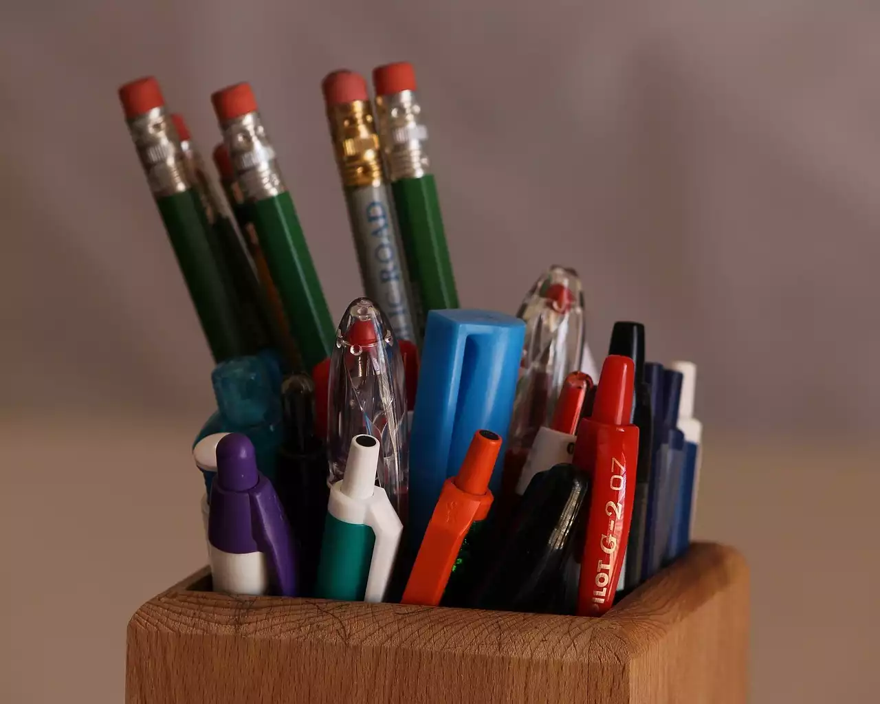 Verschiedene Arten von Bleistiften für professionelle Künstler