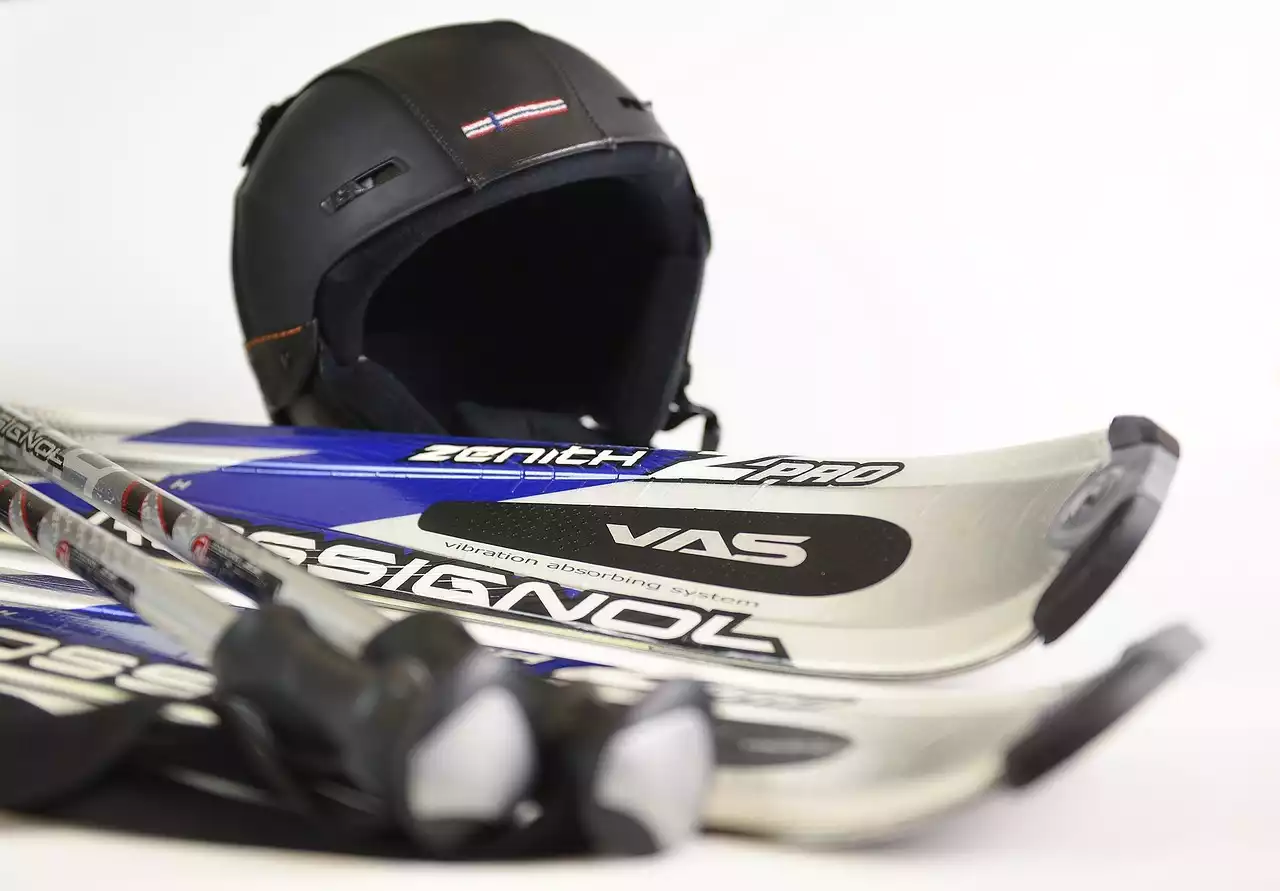 De capacetes inteligentes a luvas aquecidas: os acessórios de esqui mais recentes que você precisa experimentar